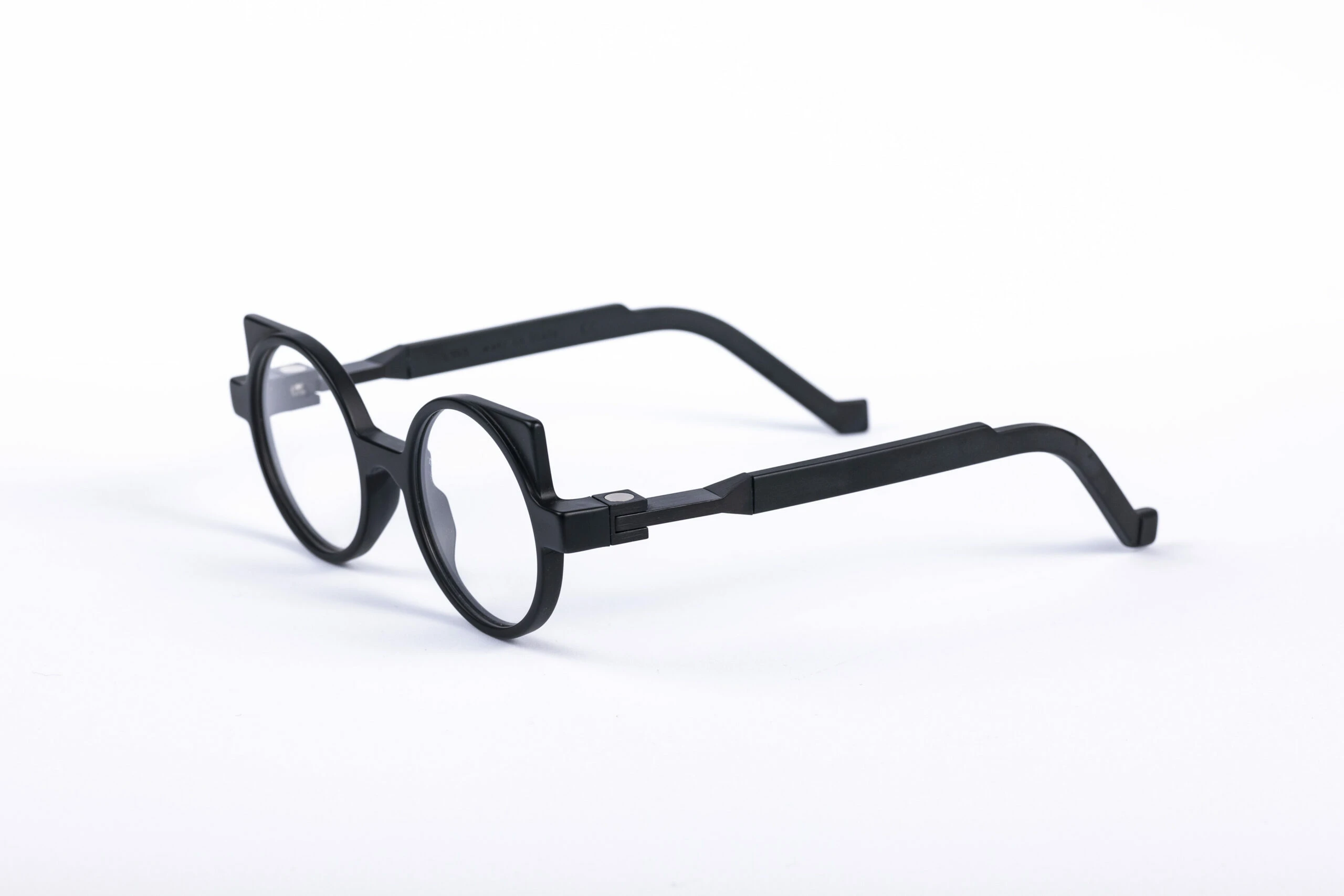 _V5A1681_002_DIECIDECIMI_GLASSTYLIST_Vava_Eyewea_White_Label_WL0009_Black_Nero_Matt_