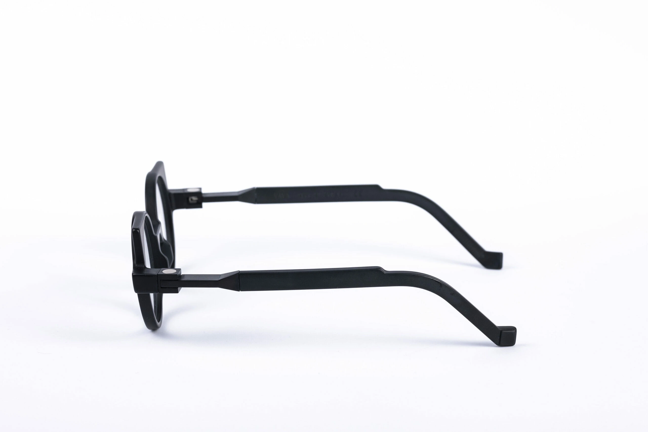 _V5A1682_003_DIECIDECIMI_GLASSTYLIST_Vava_Eyewea_White_Label_WL0009_Black_Nero_Matt_