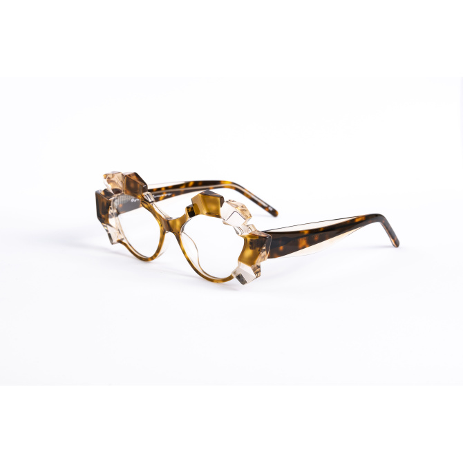_V5A1922_002_DIECIDECIMI_GLASSTYLIST_Oscar_Mamoi_Utopia_02_