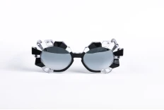 _V5A1928_001_DIECIDECIMI_GLASSTYLIST_Oscar_Mamoi_Crystalline_02__