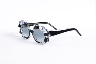 _V5A1929_002_DIECIDECIMI_GLASSTYLIST_Oscar_Mamoi_Crystalline_02_