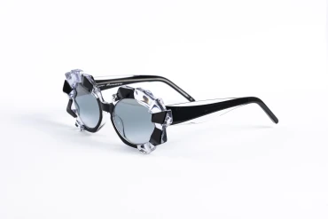 _V5A1929_002_DIECIDECIMI_GLASSTYLIST_Oscar_Mamoi_Crystalline_02_