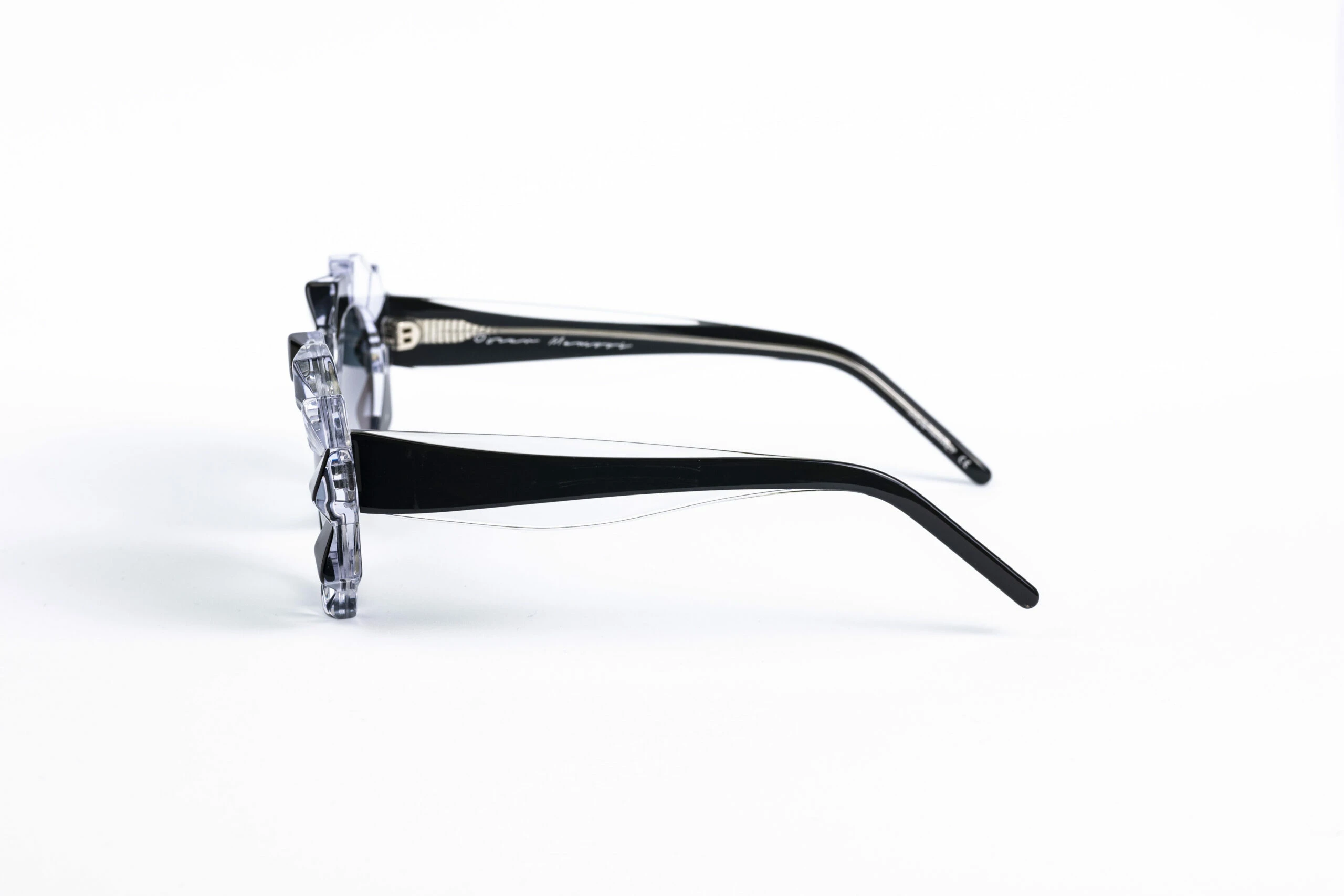 _V5A1930_003_DIECIDECIMI_GLASSTYLIST_Oscar_Mamoi_Crystalline_02_