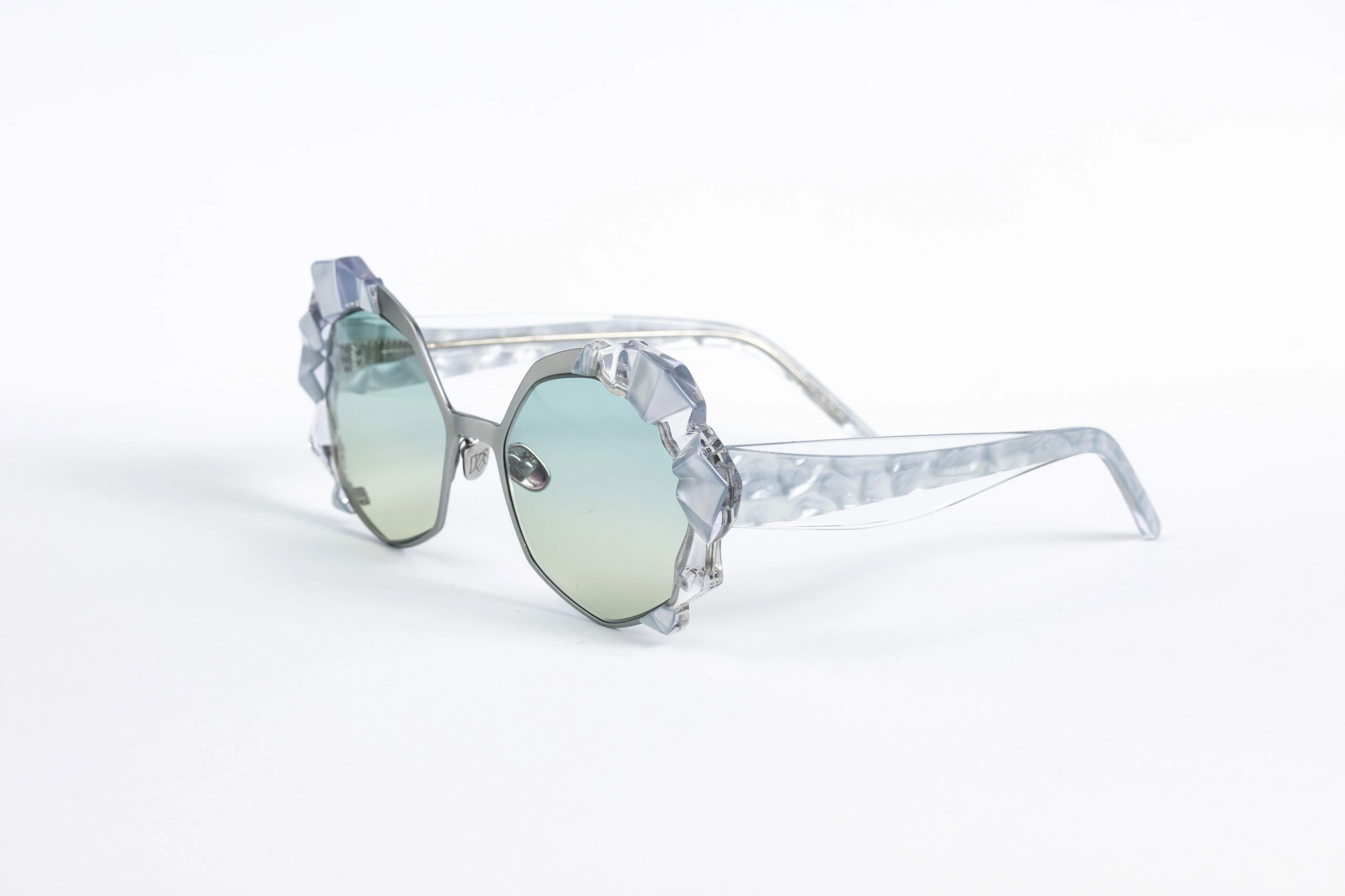 _V5A1946_002_DIECIDECIMI_GLASSTYLIST_Oscar_Mamoi_Oceania_03_