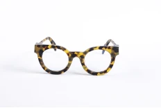 _V5A2060_001_DIECIDECIMI_GLASSTYLIST_SIENS_EYE_CODE_Creature_060_002_avana_