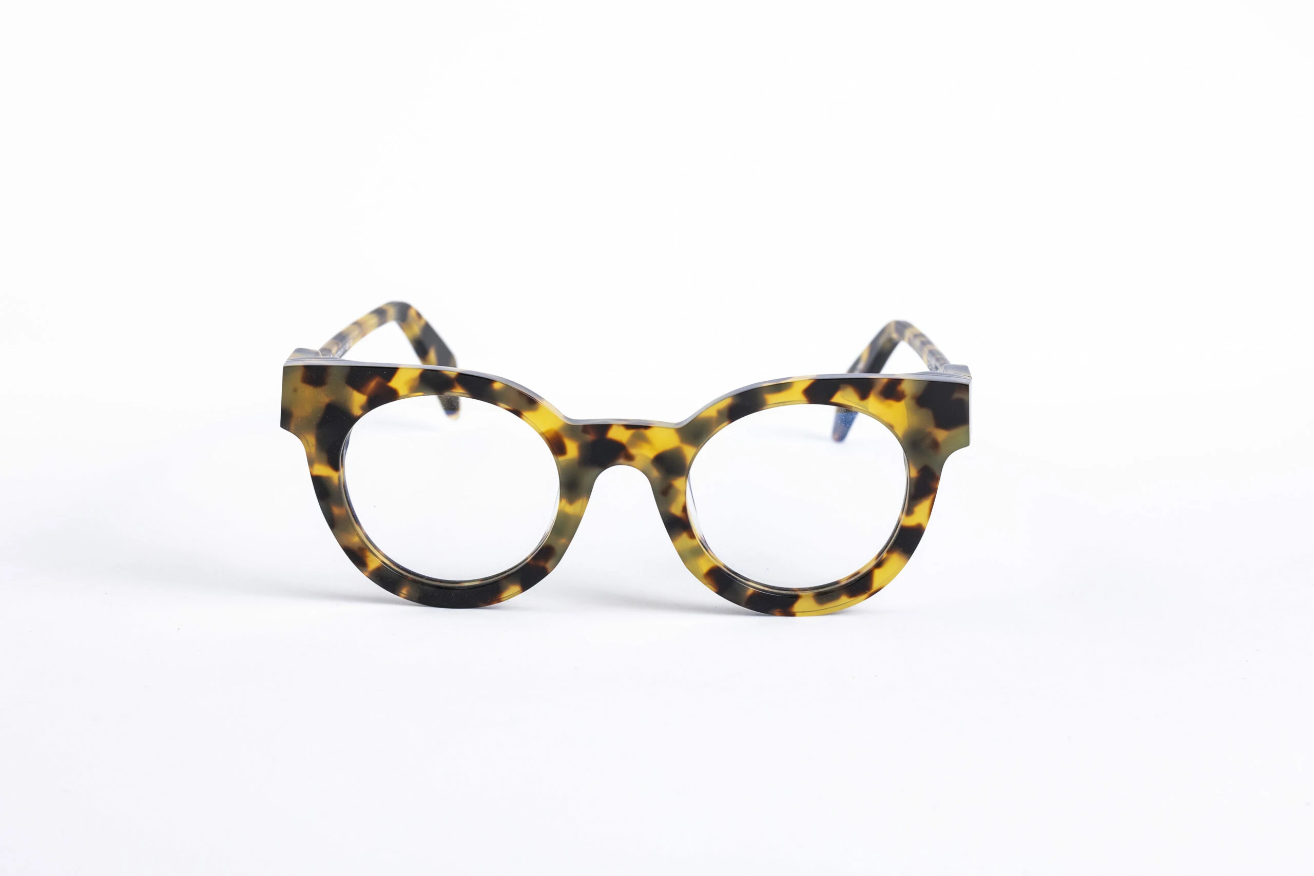 _V5A2060_001_DIECIDECIMI_GLASSTYLIST_SIENS_EYE_CODE_Creature_060_002_avana_