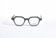 _V5A2092_001_DIECIDECIMI_GLASSTYLIST_Nina_Mur_Dario_Deep_Green__