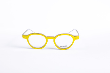 _V5A2094_001_DIECIDECIMI_GLASSTYLIST_Nina_Mur_Mamen_Yellow__