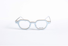 _V5A2096_001_DIECIDECIMI_GLASSTYLIST_Nina_Mur_Ikky_Sky_blue__