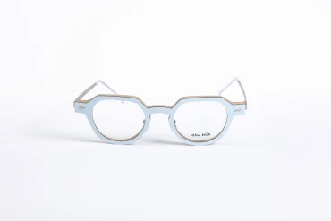 _V5A2096_001_DIECIDECIMI_GLASSTYLIST_Nina_Mur_Ikky_Sky_blue__