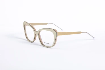 _V5A2101_002_DIECIDECIMI_GLASSTYLIST_Nina_Mur_Carla_warm_white_