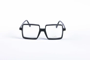 _V5A2204_001_DIECIDECIMI_GLASSTYLIST_LIO_LVP0271_C02__