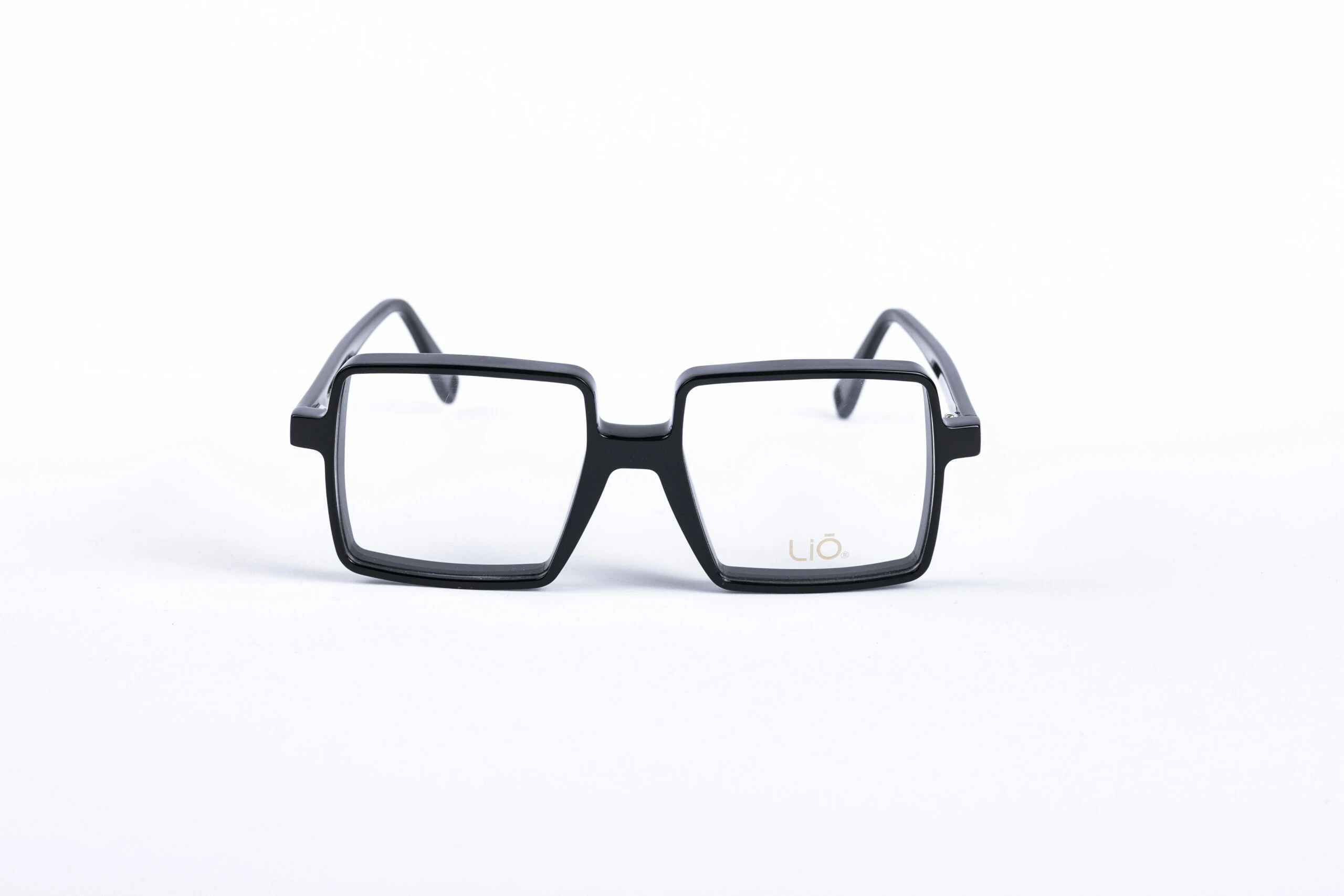 _V5A2204_001_DIECIDECIMI_GLASSTYLIST_LIO_LVP0271_C02__