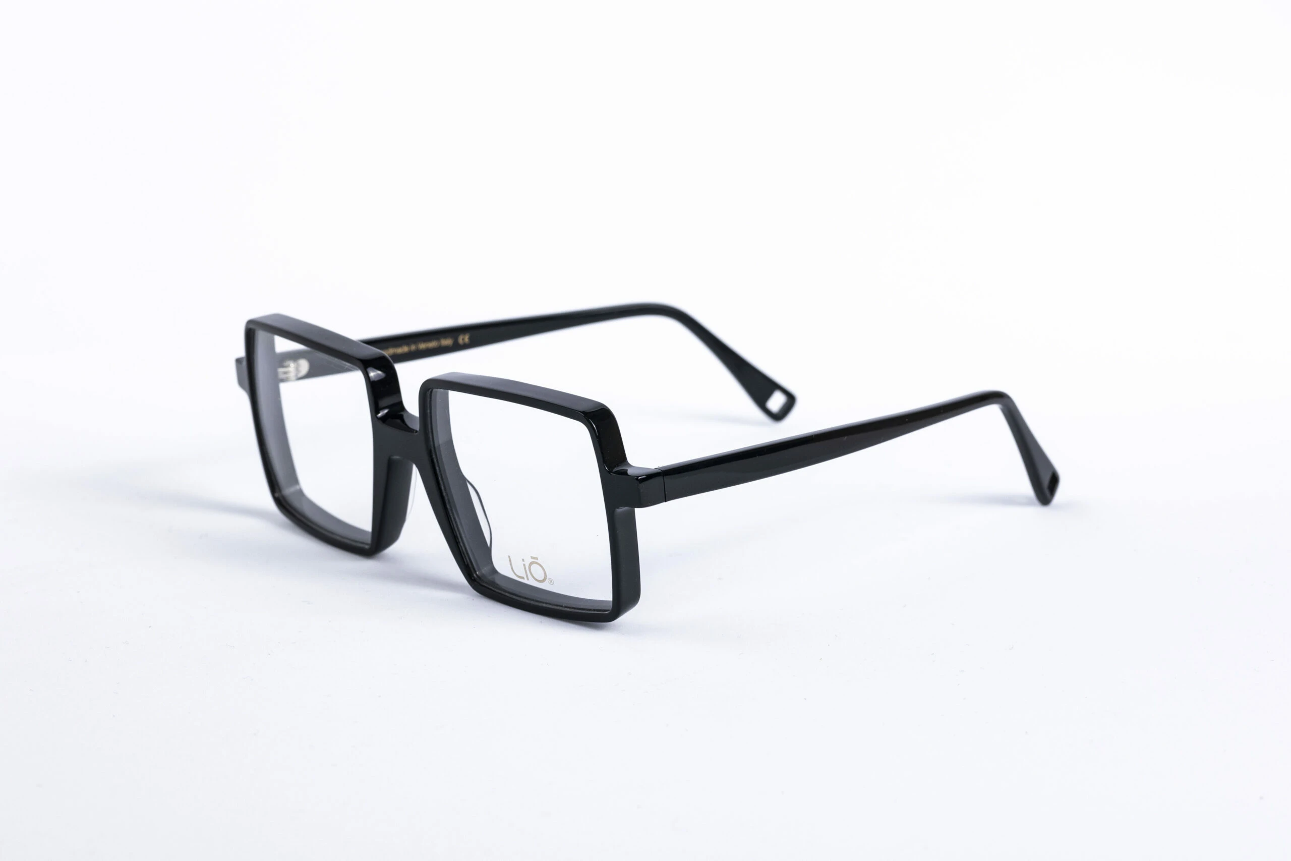 _V5A2205_002_DIECIDECIMI_GLASSTYLIST_LIO_LVP0271_C02__