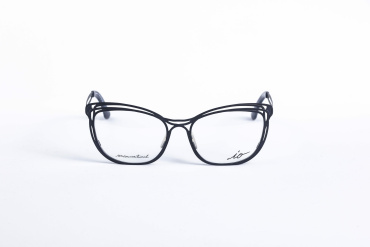 _V5A2238_001_DIECIDECIMI_GLASSTYLIST_LIO_IVM1068_C03_