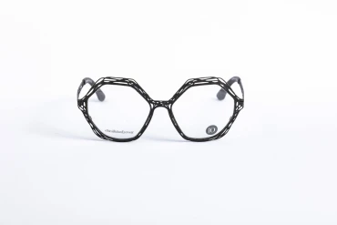 _V5A2254_001_DIECIDECIMI_GLASSTYLIST_LIO_IVM0993_C01_