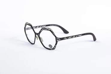 _V5A2255_002_DIECIDECIMI_GLASSTYLIST_LIO_IVM0993_C01_