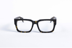 ARTHUR_DIECIDECIMI_GLASSTYLIST_DANDY’S_ROUGH_ARTHUR_TS1__