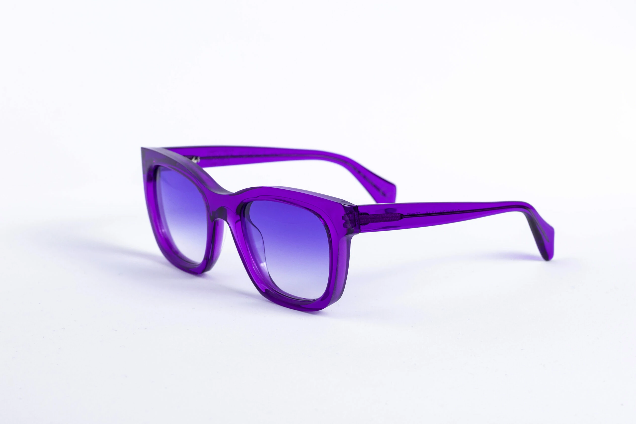 _V5A2319_002_DIECIDECIMI_GLASSTYLIST_DANDY’S_CARNABY_VL15__