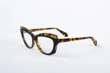 _V5A3292_002_DIECIDECIMI_GLASSTYLIST_REWINDSLOW MOTION_C15__