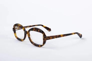 _V5A3315_002_DIECIDECIMI_GLASSTYLIST_REWINDSENSITIVE_C02__