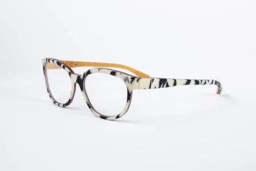 _V5A3572_002_DIECIDECIMI_GLASSTYLIST_W-EYE_YT_KENIA ERD ORANGE__