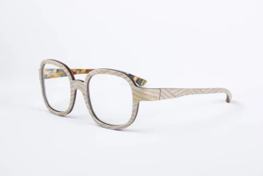 _V5A3598_002_DIECIDECIMI_GLASSTYLIST_W-EYE_DD_WHITE GROUND__
