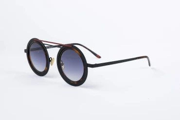 _V5A3603_002_DIECIDECIMI_GLASSTYLIST_LPLR_VIDENZI_NOIR ECAILLE SMOKED__