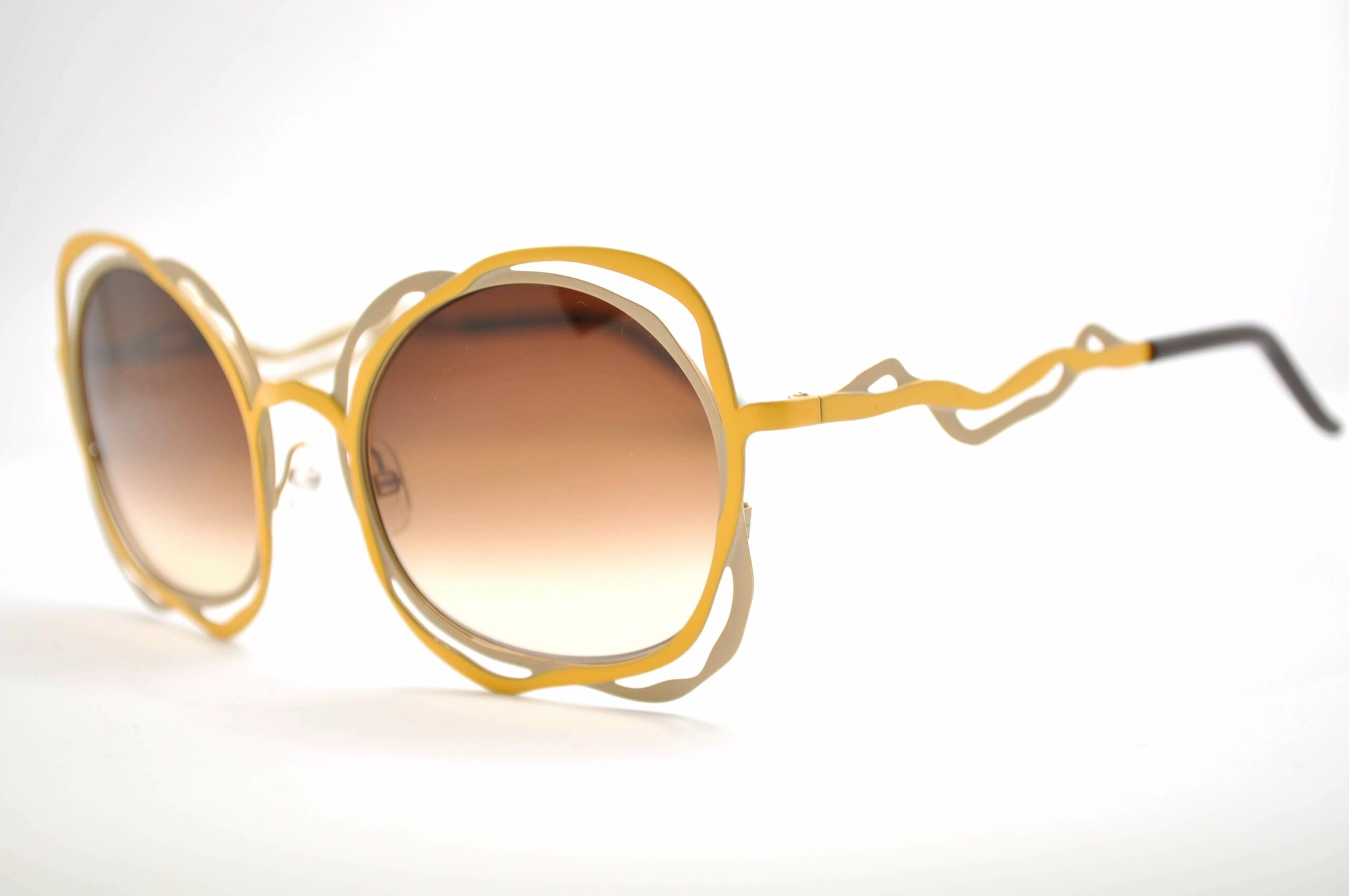 DIECIDECIMI_GLASSTYLIST_Liò Factory_FIL DI FERRO_Giallo e Beige