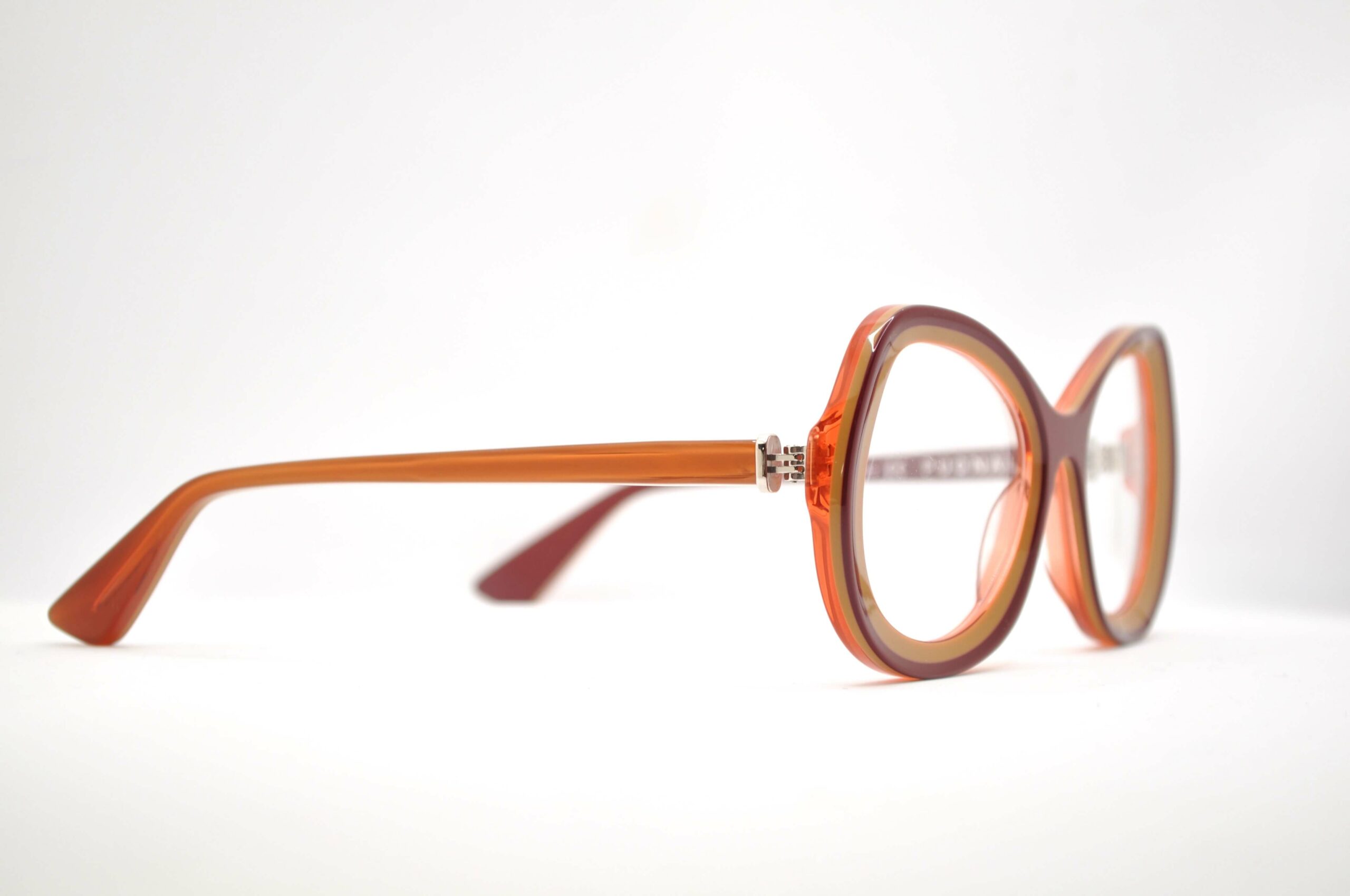 DIECIDECIMI_GLASSTYLIST__Pugnale-Eyewear__Queen_Mattone-e-Beige