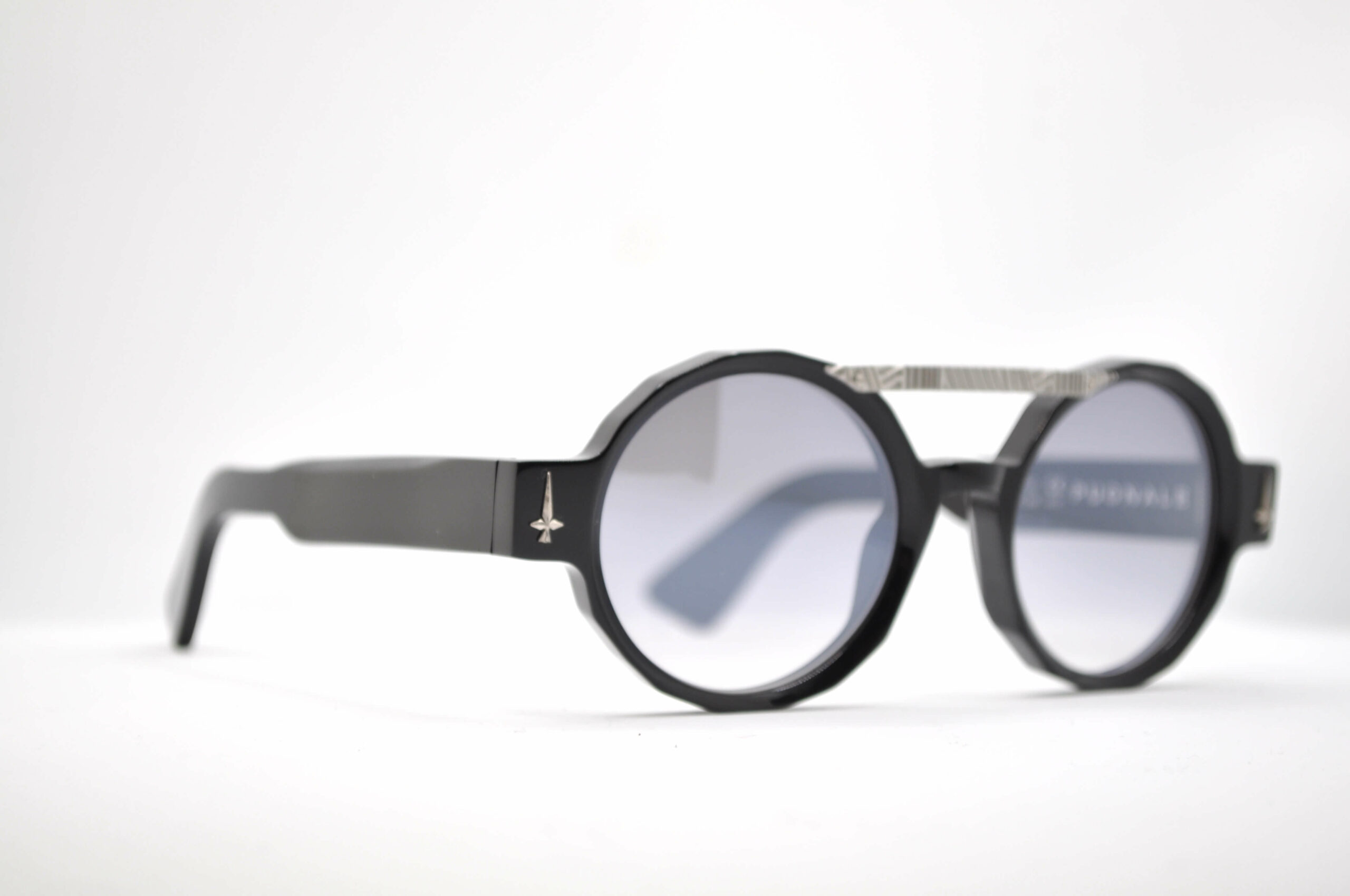 DIECIDECIMI_GLASSTYLIST__Pugnale-Eyewear__Im-Diffrent_Nero