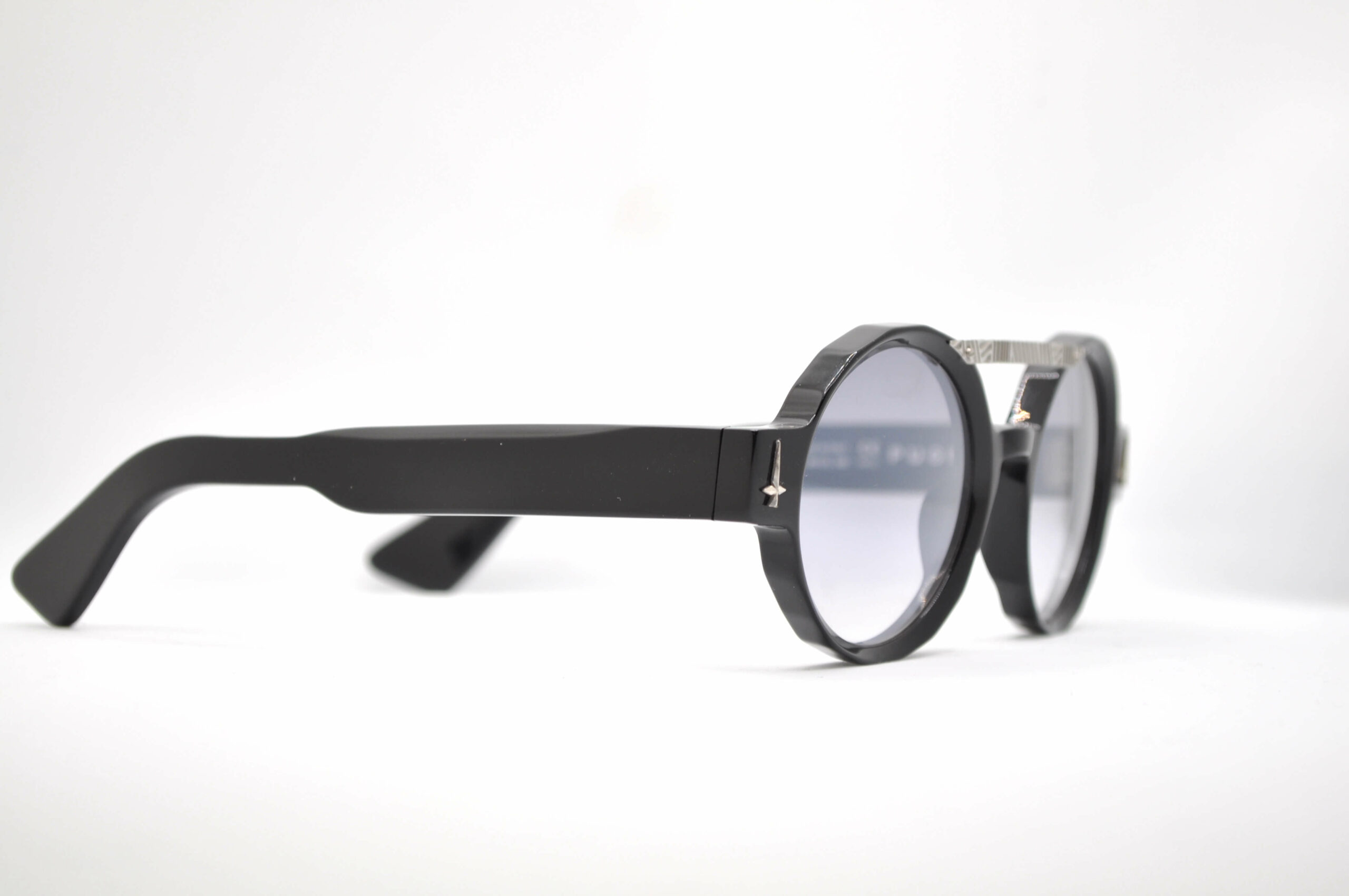 DIECIDECIMI_GLASSTYLIST__Pugnale-Eyewear__Im-Diffrent_Nero