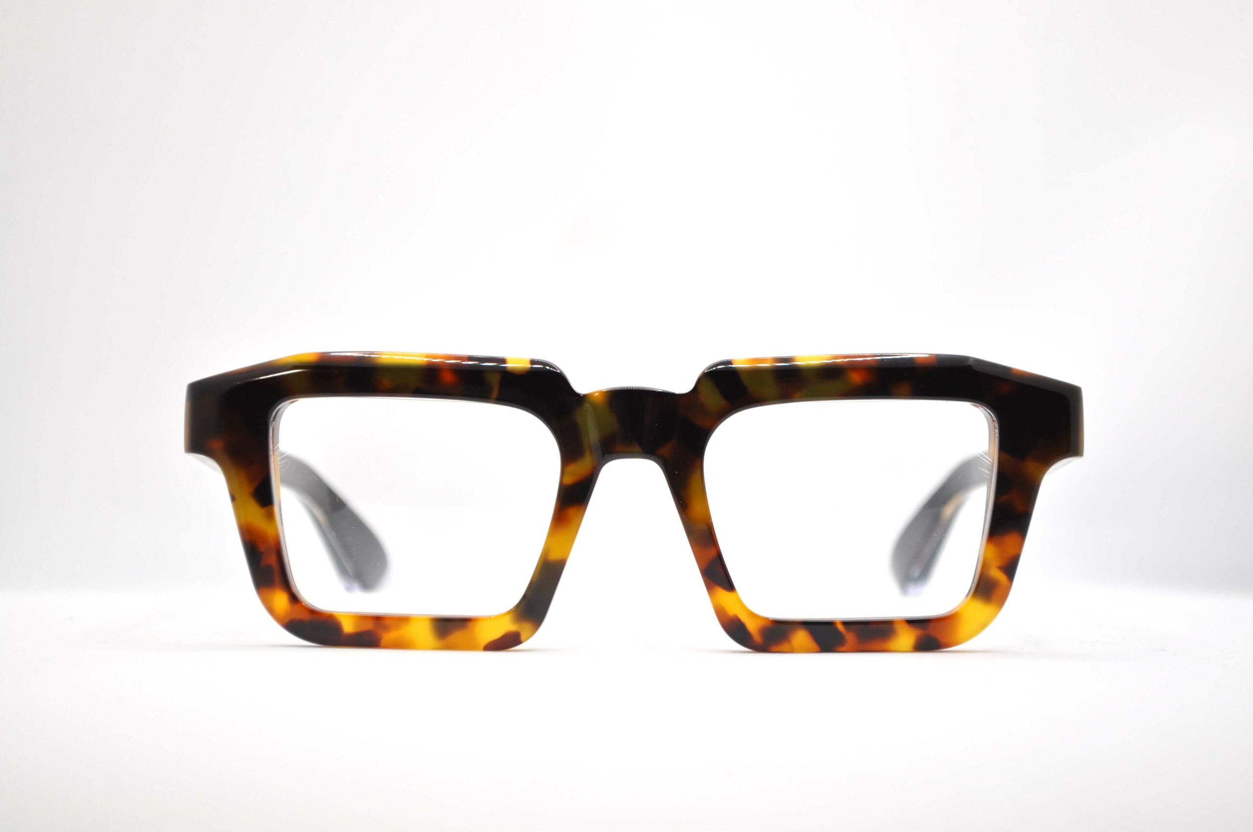 DIECIDECIMI_GLASSTYLIST__Pugnale-Eyewear__One_Tartaruga