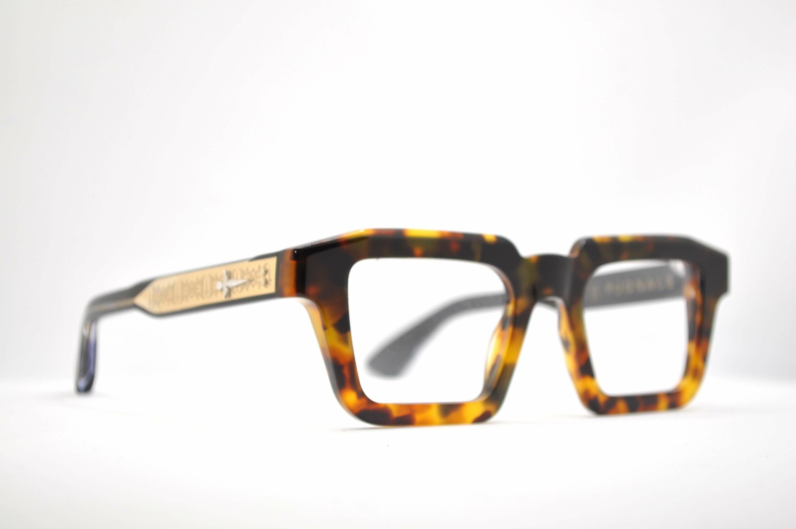 DIECIDECIMI_GLASSTYLIST__Pugnale-Eyewear__One_Tartaruga