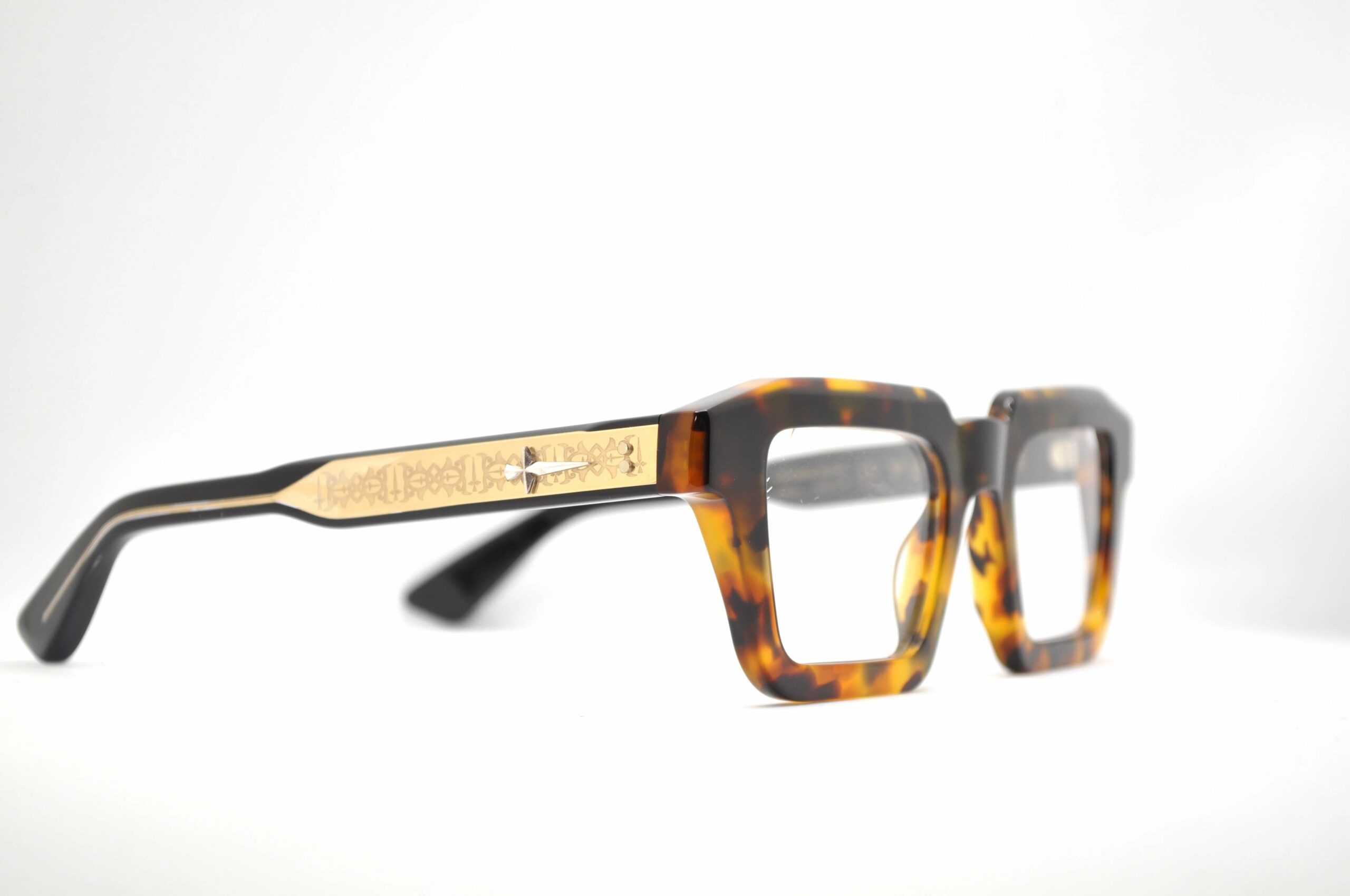 DIECIDECIMI_GLASSTYLIST__Pugnale-Eyewear__One_Tartaruga