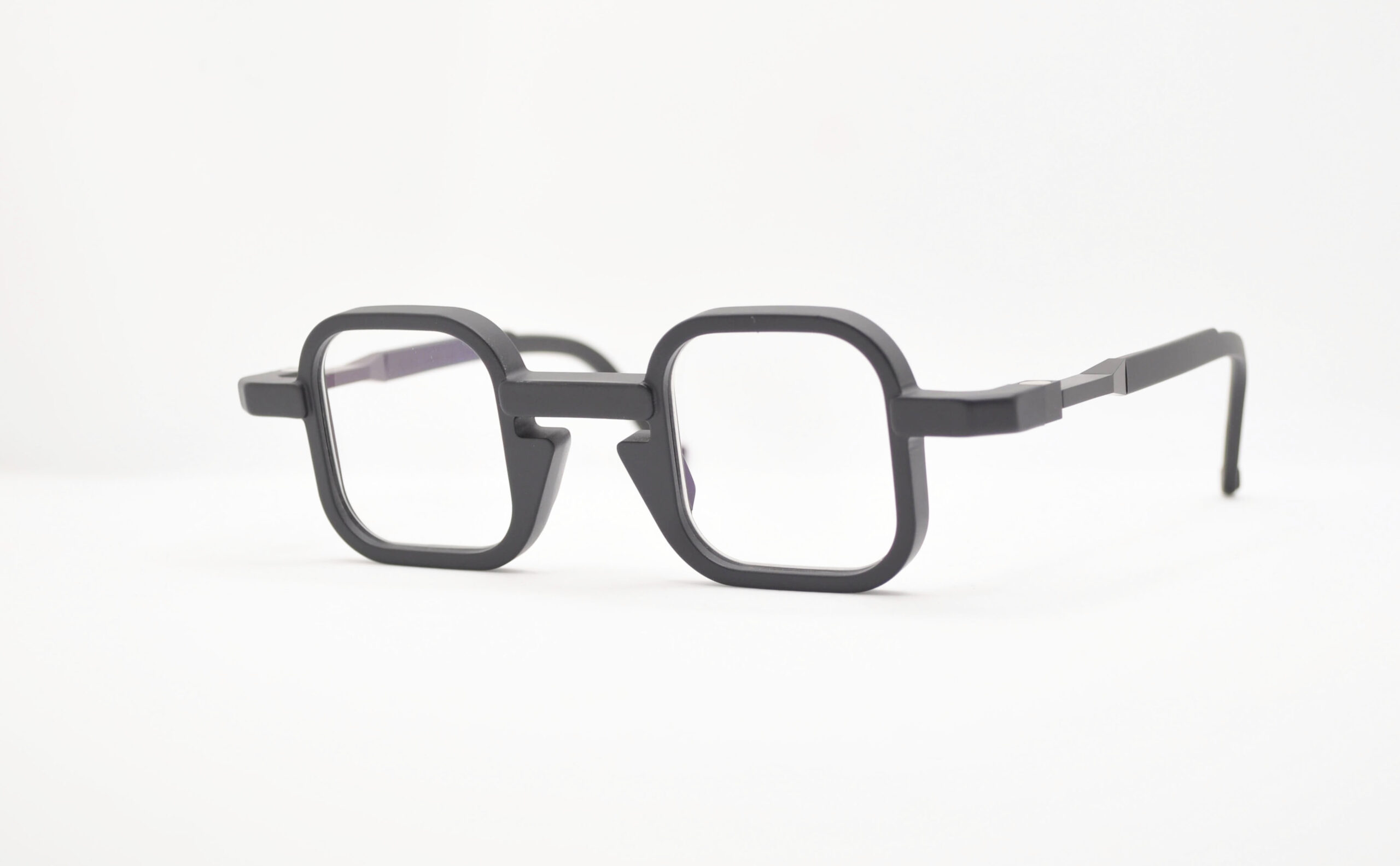 DIECIDECIMI_GLASSTYLIST_Vava_WL0066_White Label_Black Matte