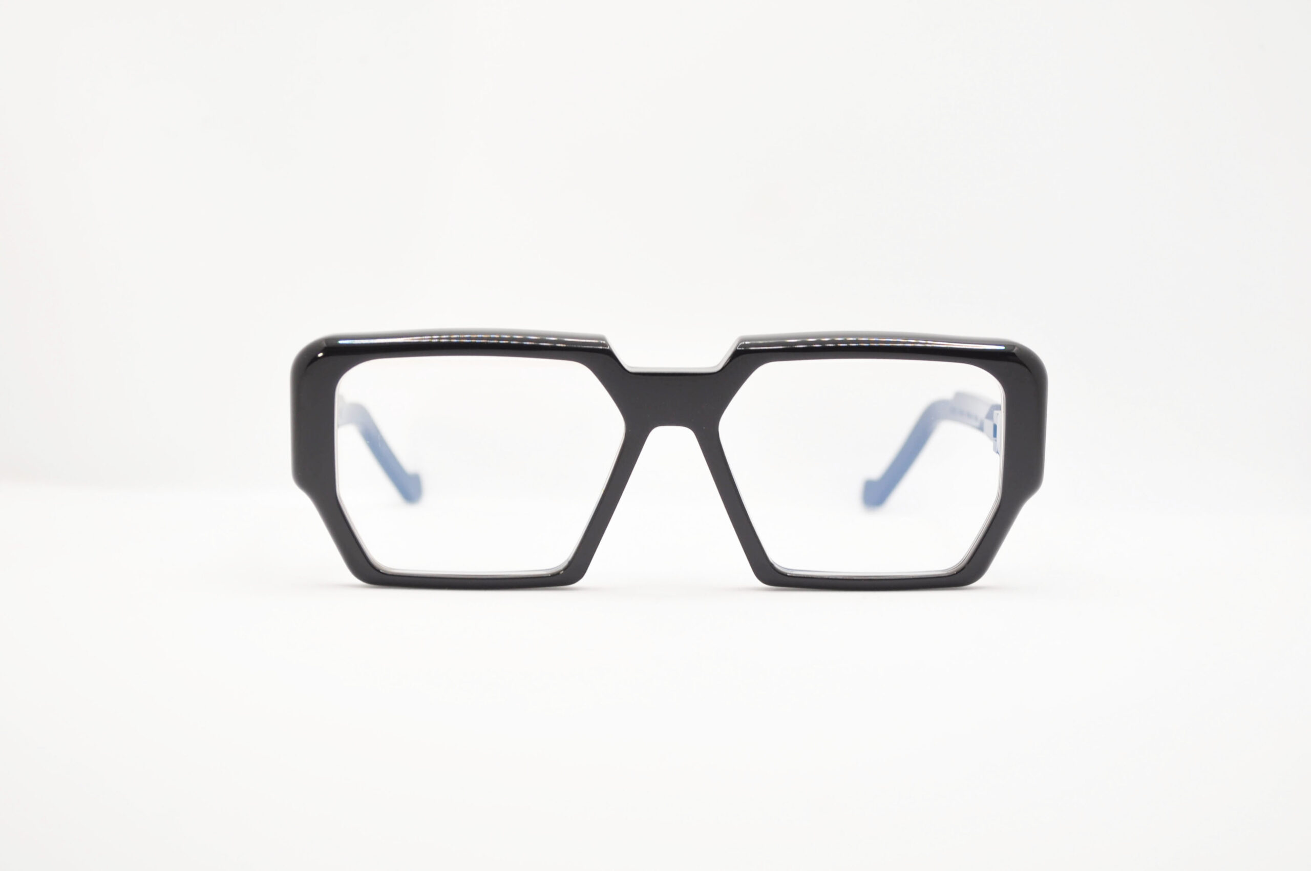 DIECIDECIMI_GLASSTYLIST_Vava_WL0064_White Label_Black