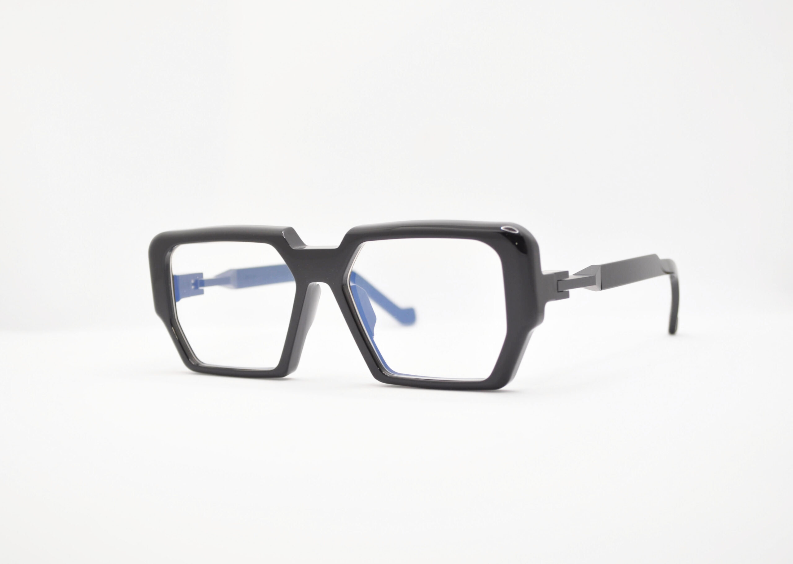 DIECIDECIMI_GLASSTYLIST_Vava_WL0064_White Label_Black