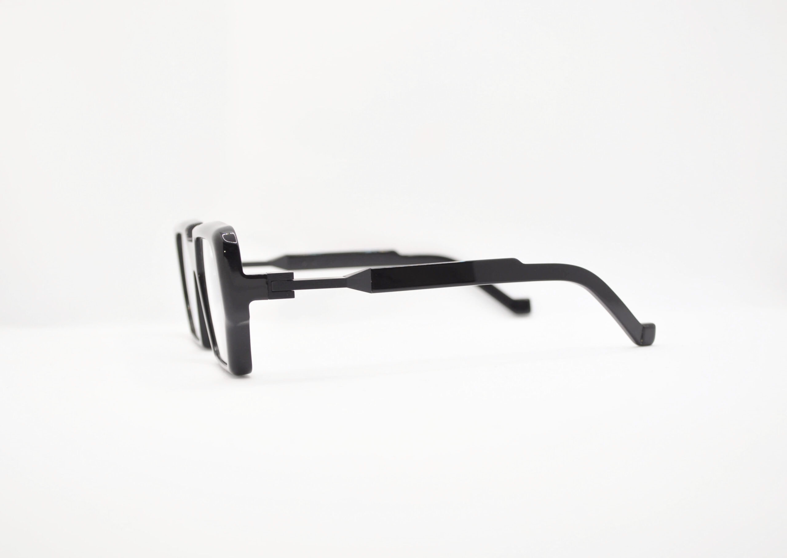 DIECIDECIMI_GLASSTYLIST_Vava_WL0064_White Label_Black