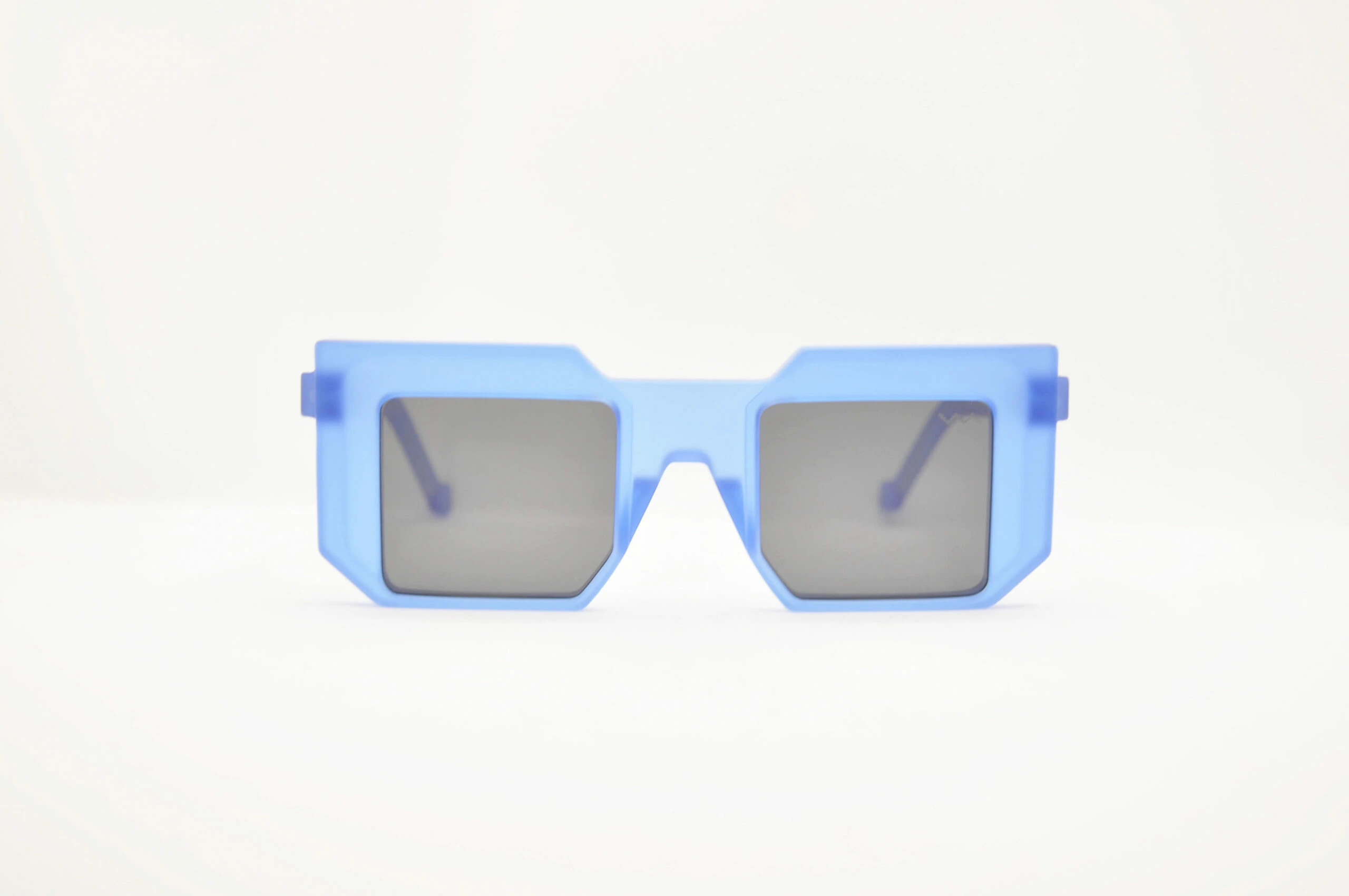 DIECIDECIMI_GLASSTYLIST_Vava_BL0010_Black Label_Crystal Blue Matte