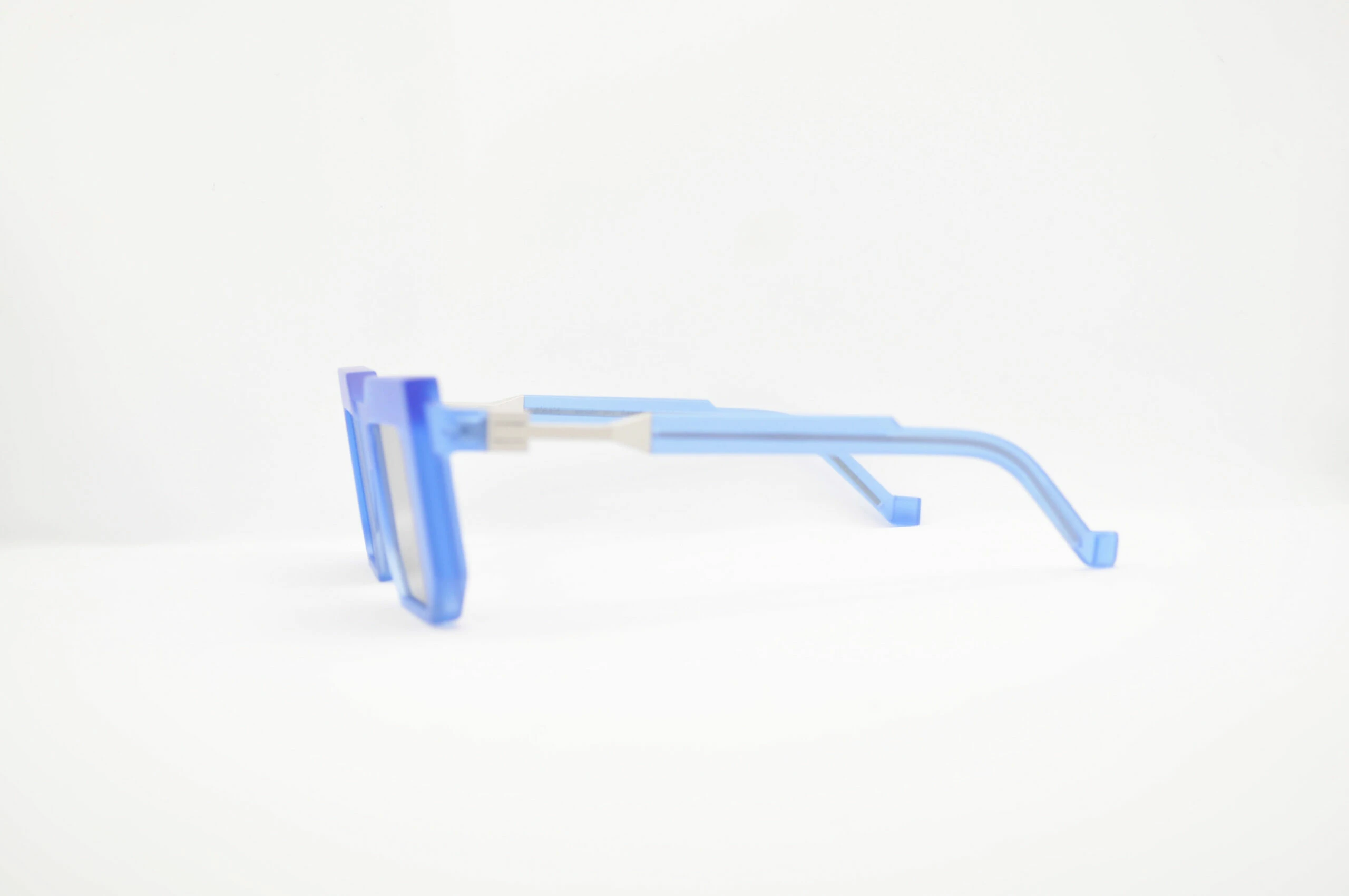 DIECIDECIMI_GLASSTYLIST_Vava_BL0010_Black Label_Crystal Blue Matte