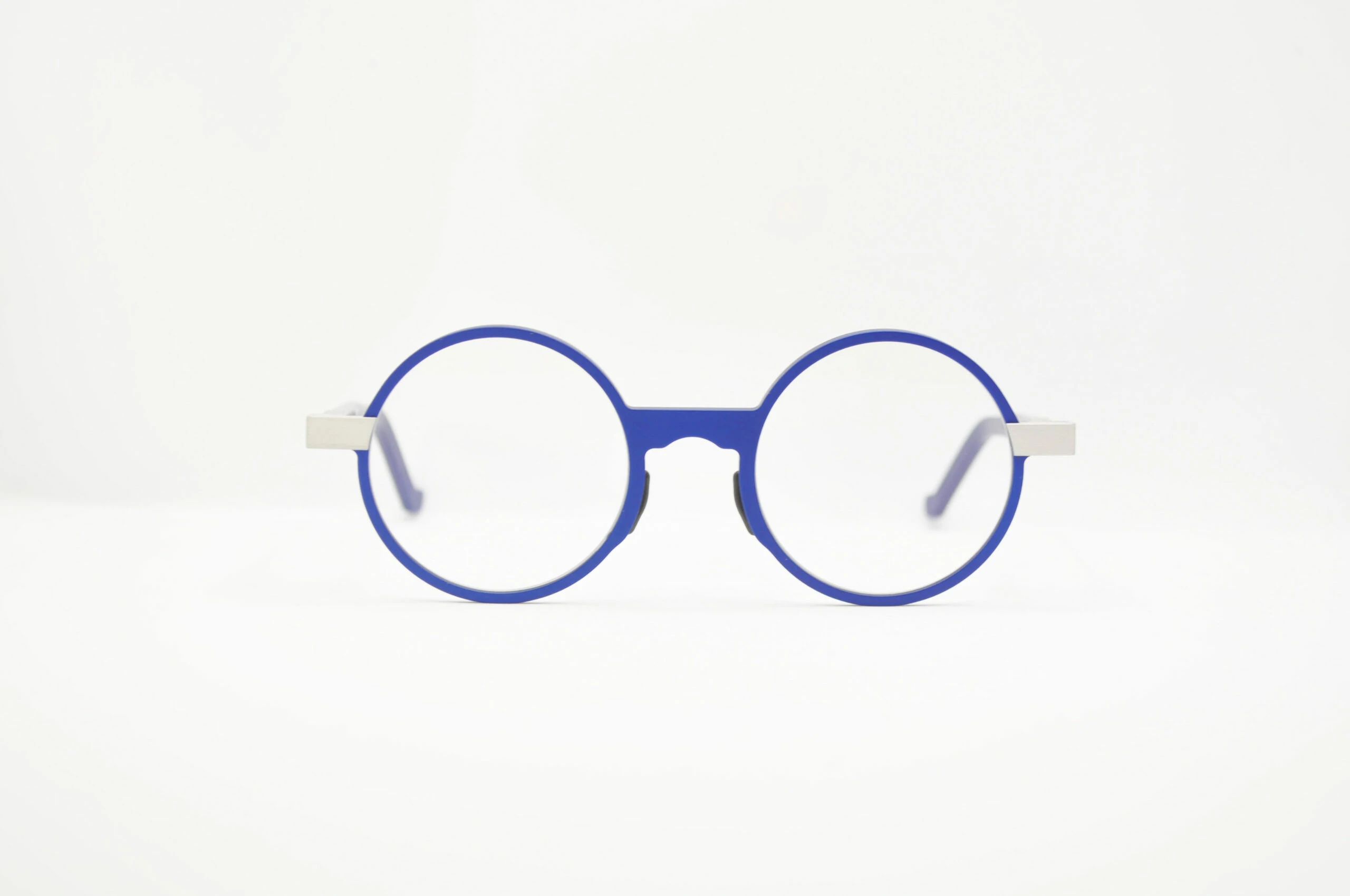 DIECIDECIMI_GLASSTYLIST_Vava_WL0015_White Label_Blue