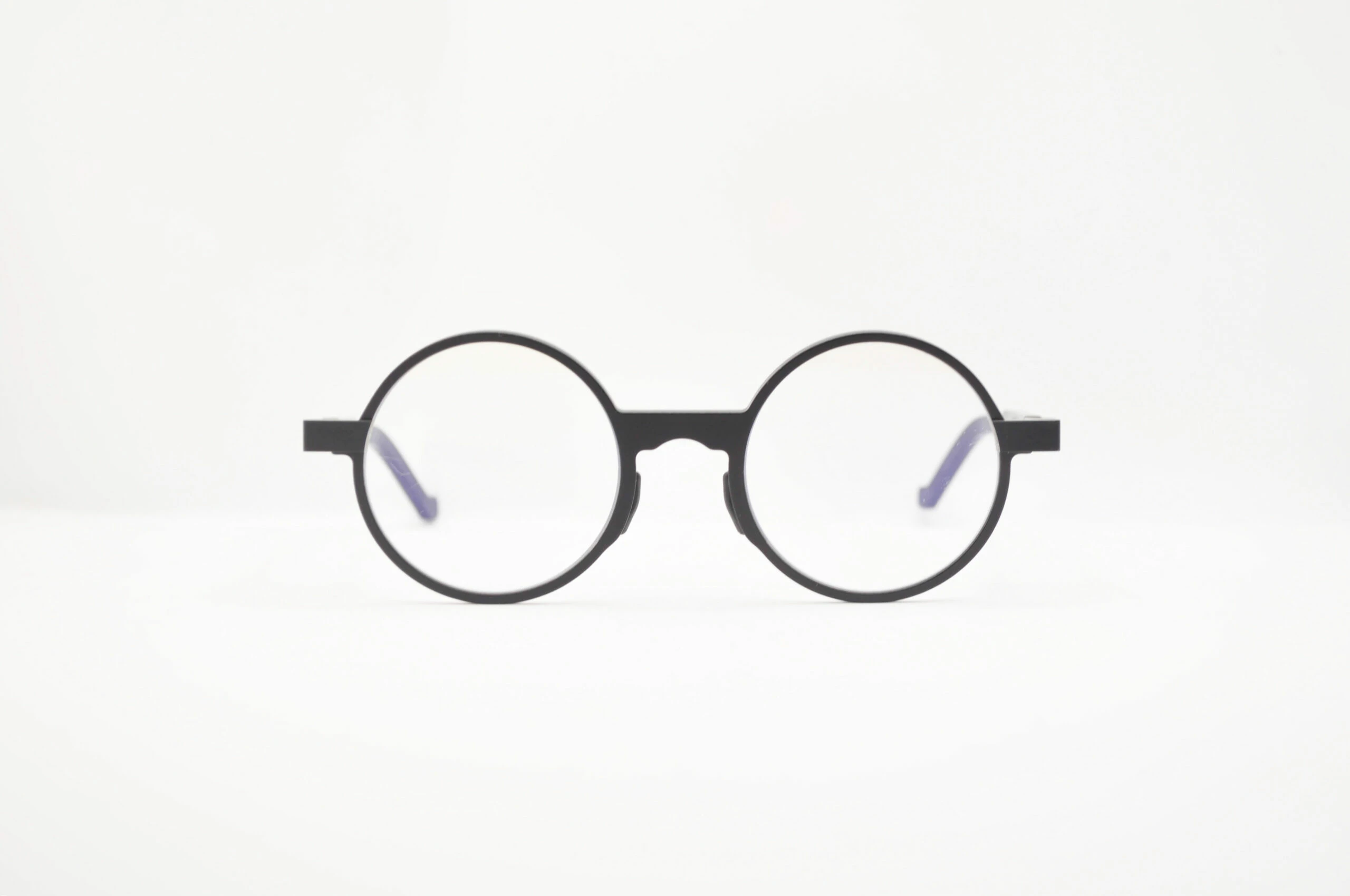 DIECIDECIMI_GLASSTYLIST_Vava_WL0015_White Label_Black