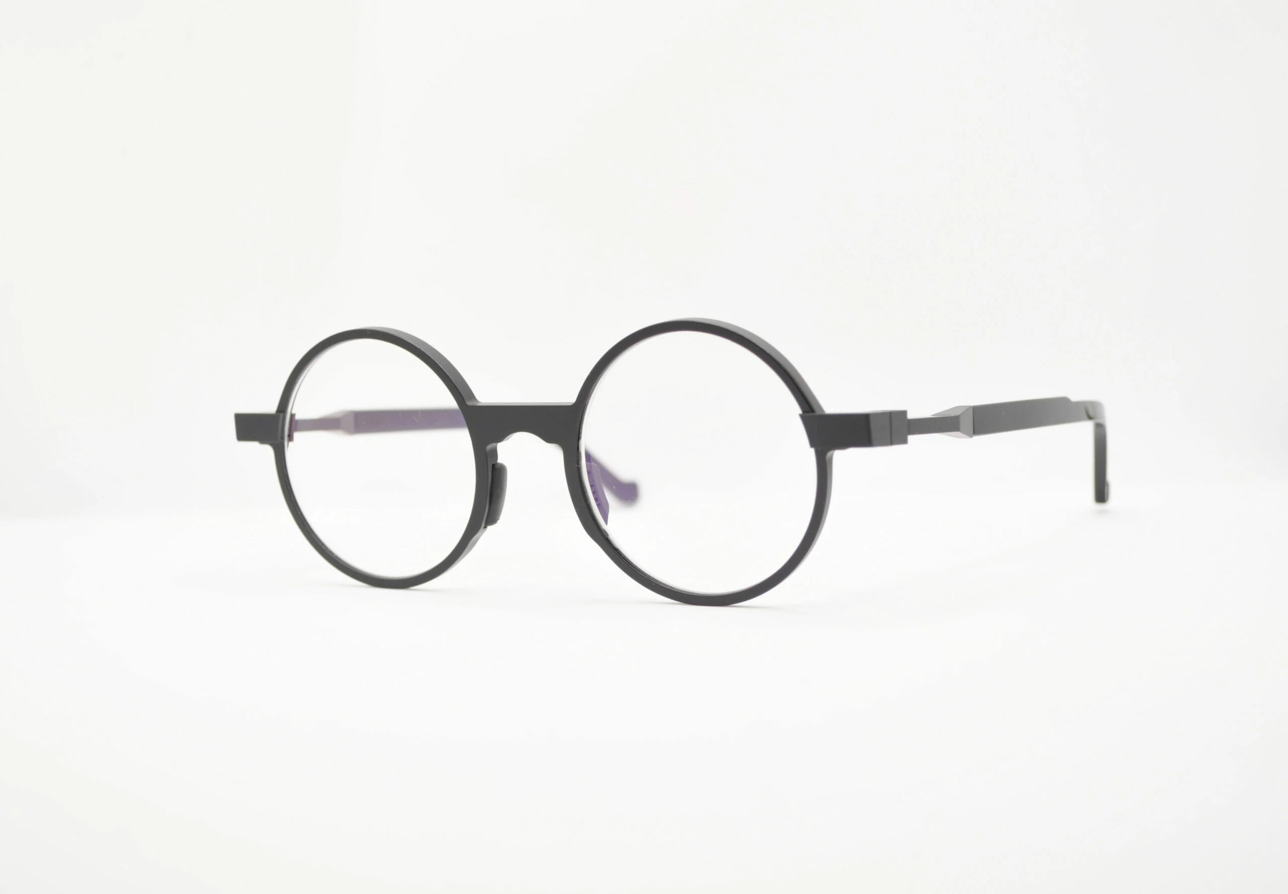 DIECIDECIMI_GLASSTYLIST_Vava_WL0015_White Label_Black