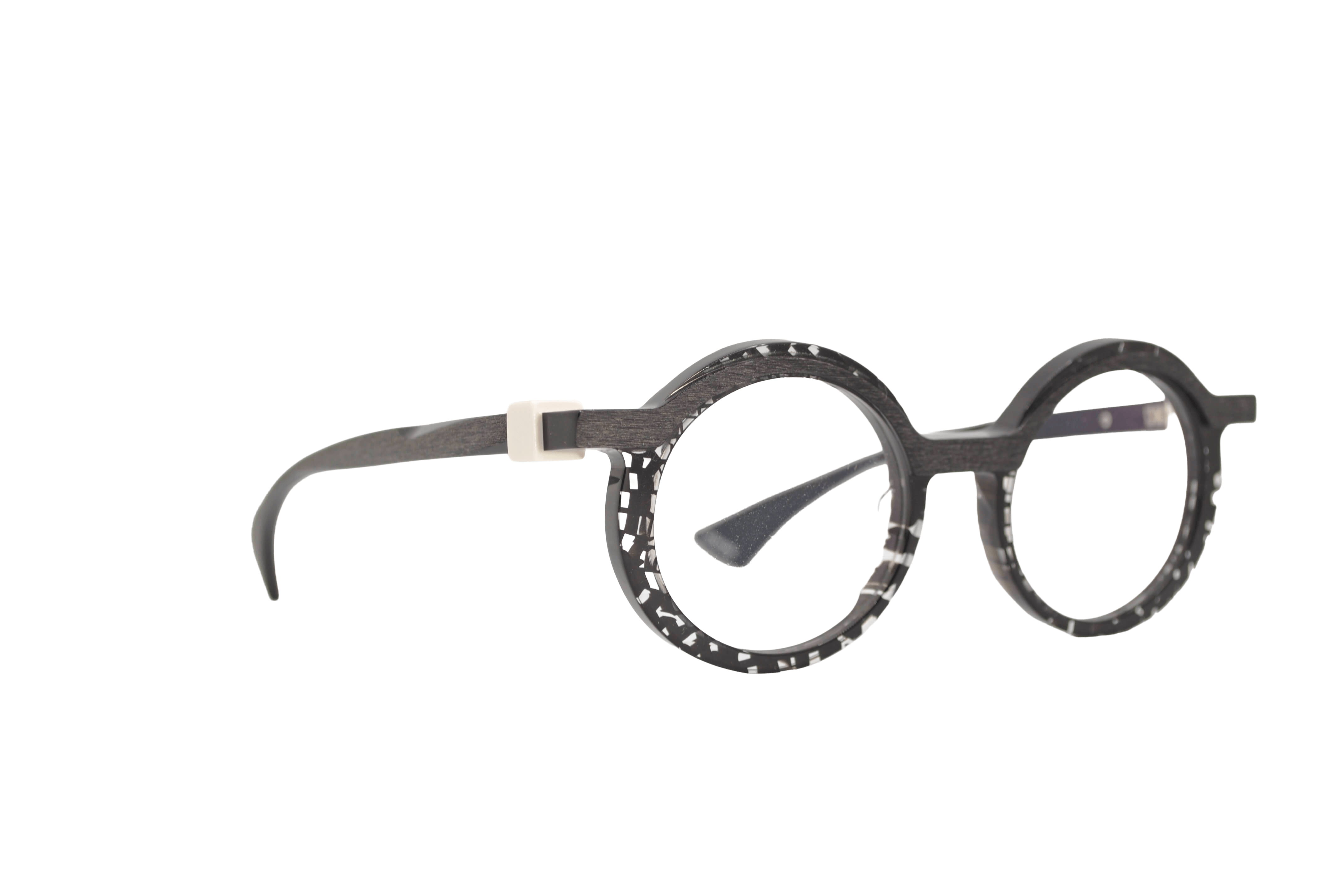 DIECIDECIMI_GLASSTYLIST_Piero Massaro Eyewear_PM 935_Suggestioni Urbane_Nero
