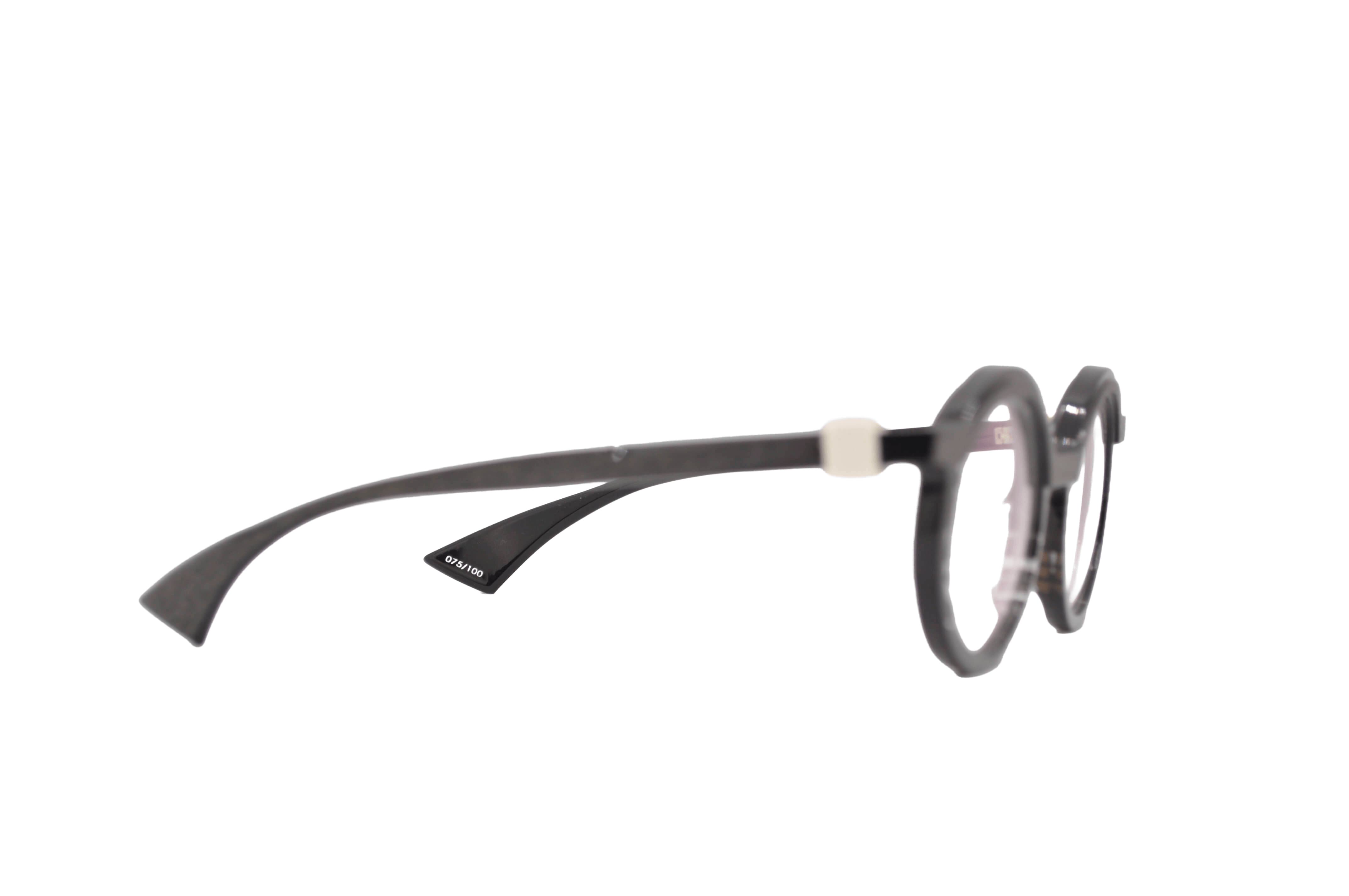 DIECIDECIMI_GLASSTYLIST_Piero Massaro Eyewear_PM 935_Suggestioni Urbane_Nero