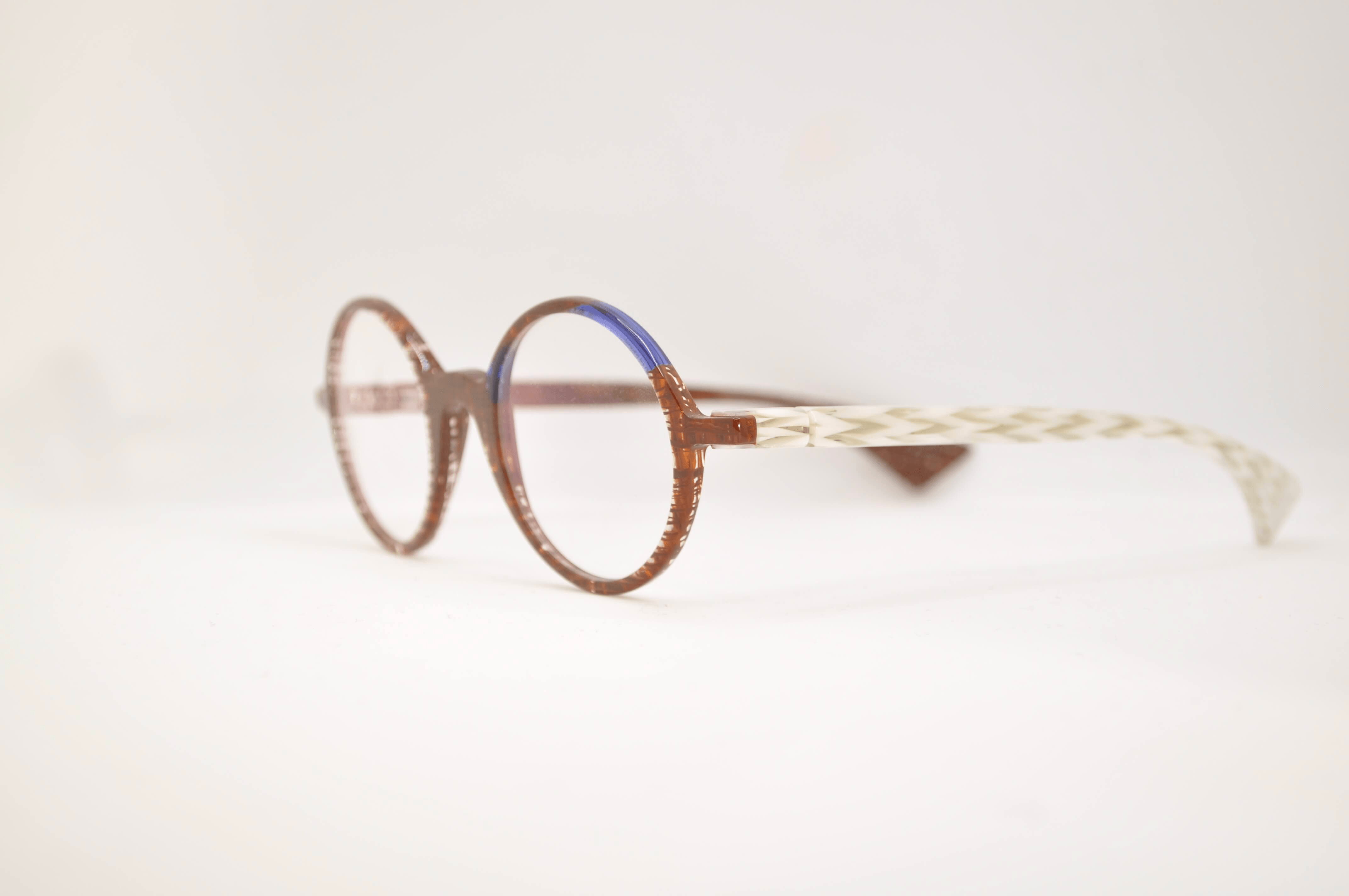 DIECIDECIMI_GLASSTYLIST_Piero Massaro Eyewear_PM 494_Trame di Colore_Marrone e Blu