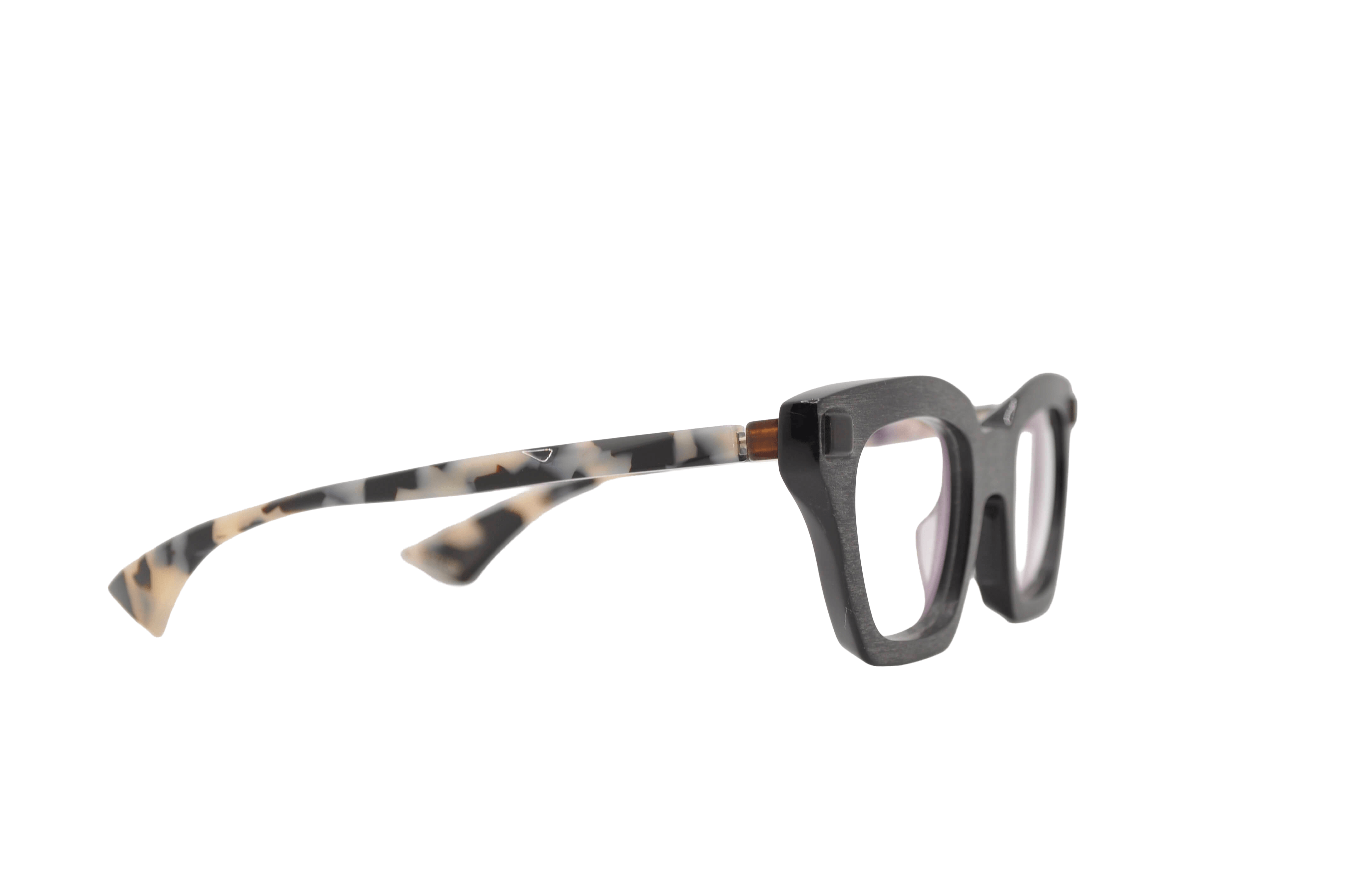 DIECIDECIMI_GLASSTYLIST_Piero Massaro Eyewear_PM 904_Pixel_Nero